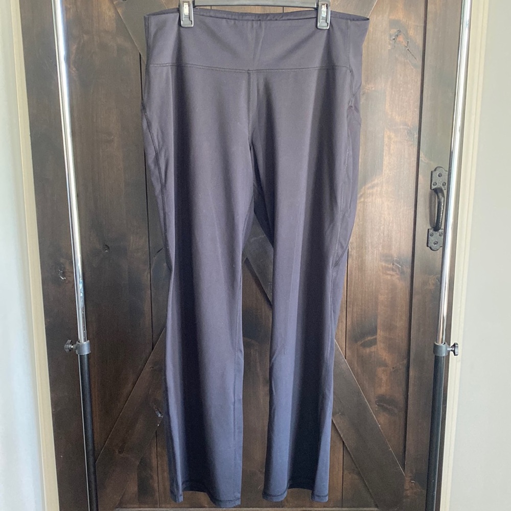 Straight leg yoga pants